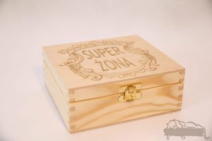 Pudełko na prezent z drewna - pudełko na zdjęcia z grawerem